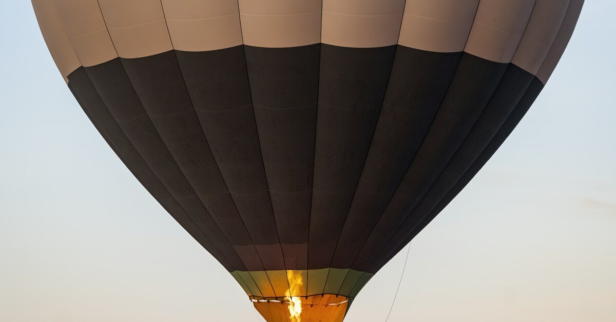A hot air balloon rising at dawn – a visual metaphor for the upward pressure of inflation on prices over time.